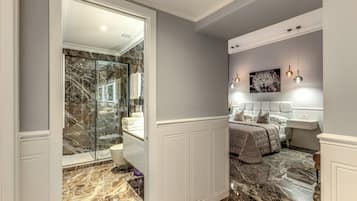 Caja de seguridad en la habitación y escritorio