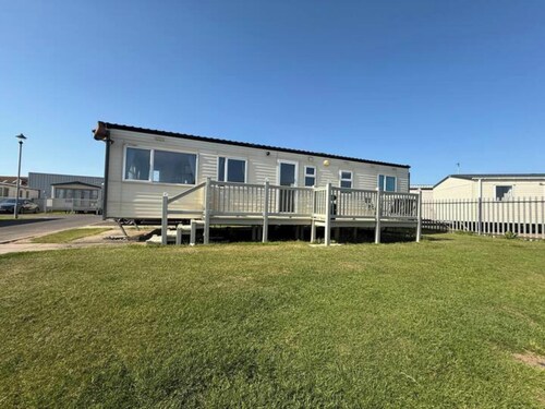Spacious 8-berth Family Caravan With Fre
