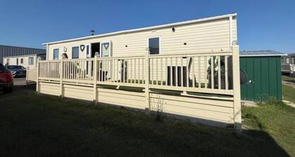 Spacious 8-berth Family Caravan With Fre