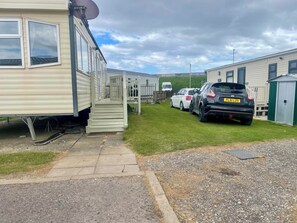 House, 3 Bedrooms, Balcony, Garden View | Property grounds - Spacious 8-berth Family Caravan With Fre (Skegness)