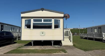 Spacious 8-berth Family Caravan With Fre