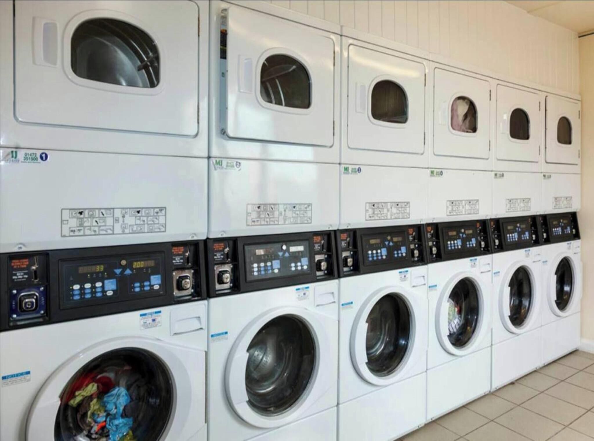 Casa, 3 habitaciones, balcón, vista al jardín | Lavandería