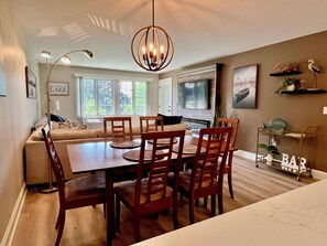 Dining - Updated 2 BR Interlaken condo close to Lodge & GN/Outdoor Pool/Easy Parking (Lake Geneva)