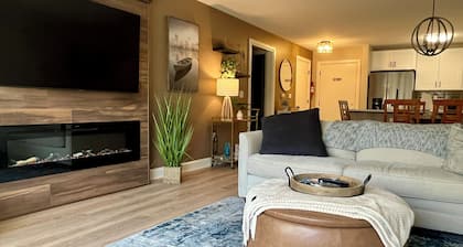 Updated 2 BR Interlaken condo close to Lodge & GN/Outdoor Pool/Easy Parking