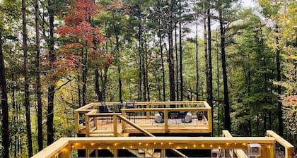 Tiny Sustainer-Hot Tub, Fire Table, Romantic Oasis