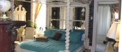 6 bedrooms, iron/ironing board, WiFi, bed sheets