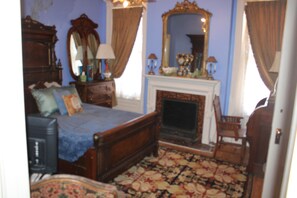 6 bedrooms, iron/ironing board, WiFi, bed sheets