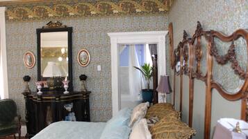 6 bedrooms, iron/ironing board, WiFi, bed sheets