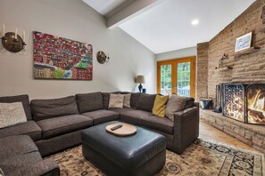 Smart TV, fireplace, ping pong, books