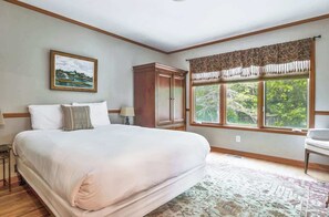 5 soveværelser, skrivebord, strygejern/strygebræt, weekendseng