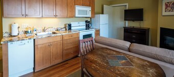 Adventure Awaits—Secluded Orcas Island Stay | Hillside 1910