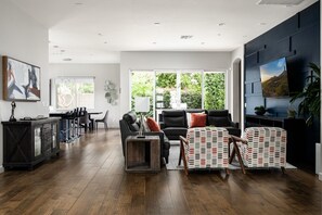 TV connectée, table de tennis de table