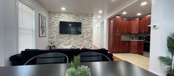 STAYCA Spacious Suite 4-bedroom apartment in Queens Near JFK