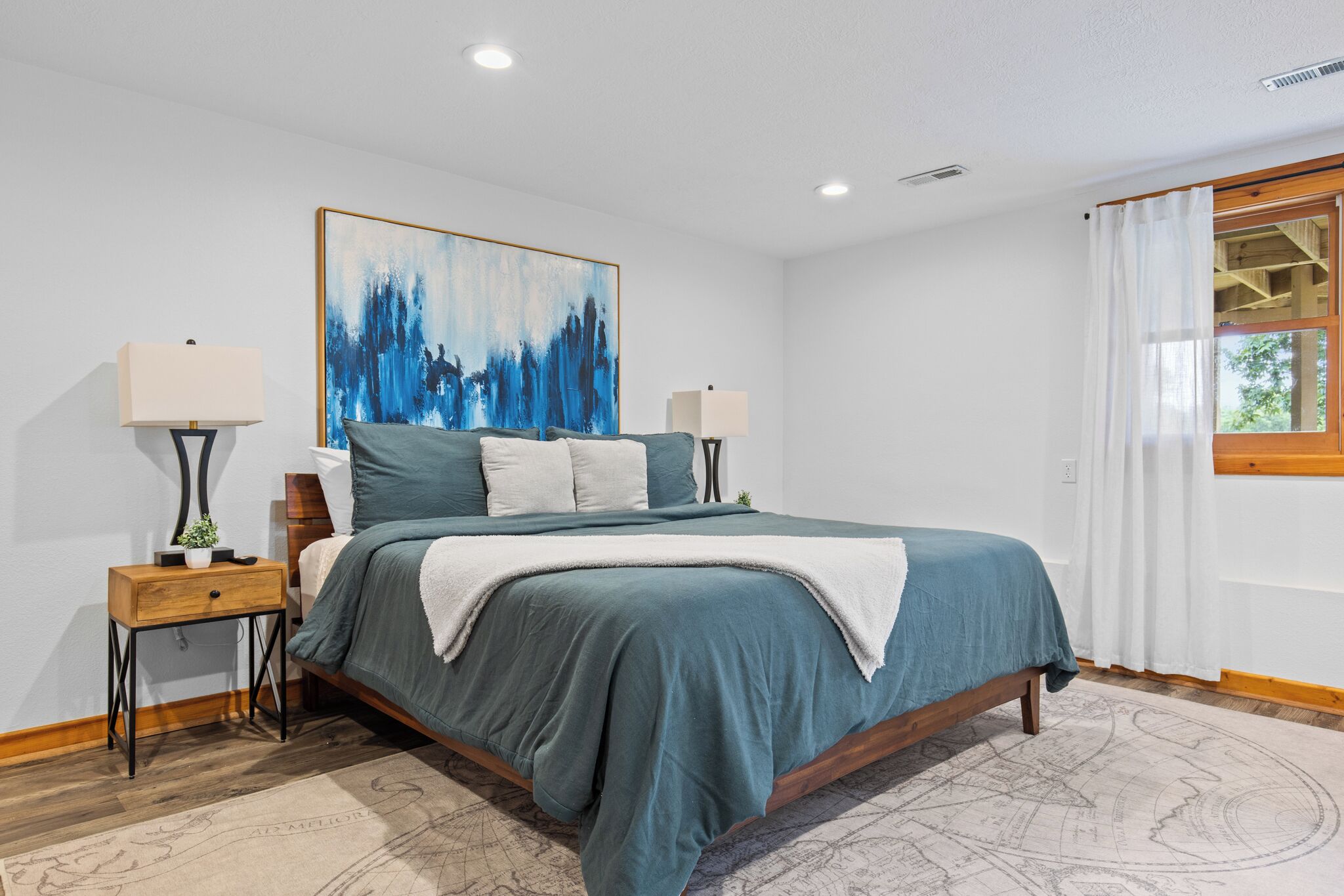 4 bedrooms, WiFi, bed sheets