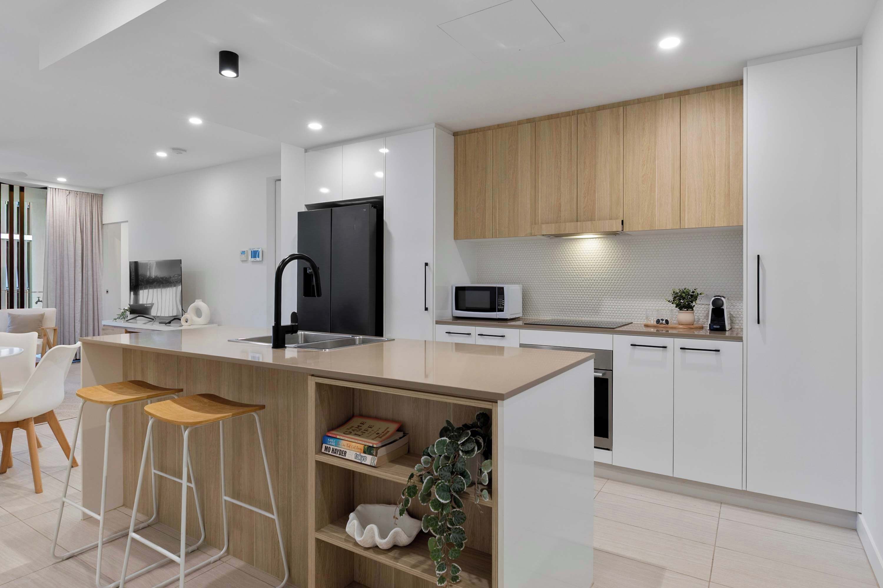 Micro-ondes, four, lave-vaisselle, cafetière/bouilloire