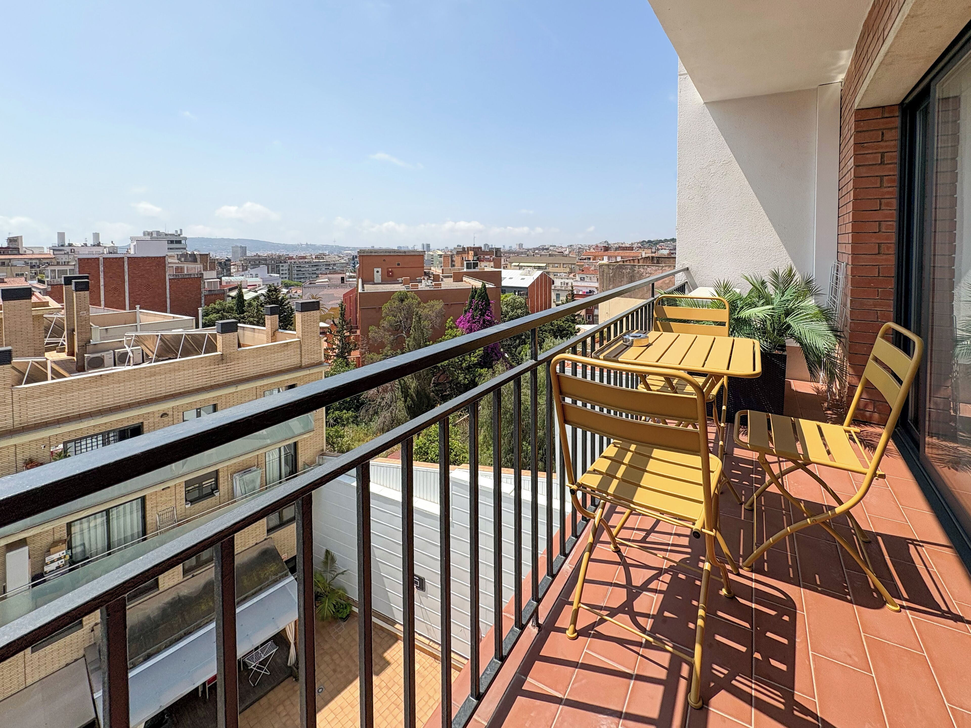 Apartemen (4 Bedrooms) | Balkon