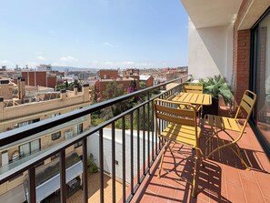 아파트 (4 Bedrooms) | 발코니