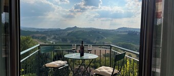 PANORAMIC HILLSIDE APARTMENT