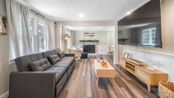 Fernseher, Kamin, Arbeitsbereiche