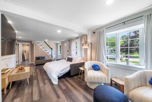 3 bedrooms, desk, iron/ironing board, travel cot - Yarmouth Beach House – Hot Tub, Sauna & Fire Pit Retreat (Yarmouth)