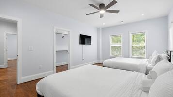 5 slaapkamers, een strijkplank/strijkijzer, wifi, beddengoed