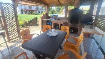 Room, Multiple Bedrooms, Accessible, Smoking | Dining