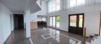 天堂度假村，四星級度假村  