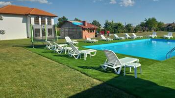 Room, Multiple Bedrooms, Accessible, Smoking | Pool | Outdoor pool