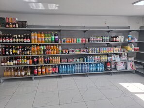 ห้องพัก, หลายห้องนอน, สูบบุหรี่ได้, สระว่ายน้ำส่วนตัว | ร้านกิฟท์ช็อป