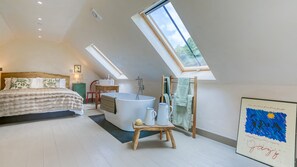 2 bedrooms, iron/ironing board, travel crib, free WiFi