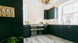 Fridge, microwave, oven, dishwasher - Bay View - sleeps 6 guests  in 3 bedrooms (Nefyn)