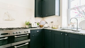 Refrigerador, microondas, horno y lavavajillas 