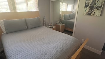 2 bedrooms, iron/ironing board, WiFi, bed sheets