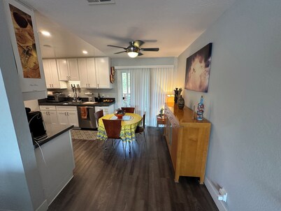 2-bedroom condo in welcoming Terra Linda. Serene & convenient, fully equipped.