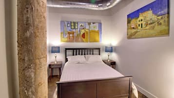 2 soverom, skrivebord, strykejern/-brett og wi-fi