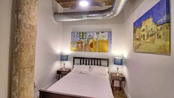 2 bedrooms, desk, iron/ironing board, WiFi