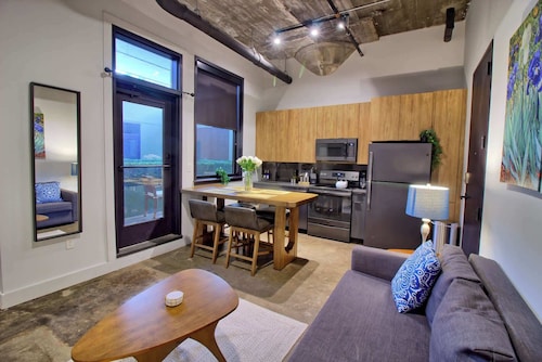 Gorgeous Ultramodern 2BR Loft + Patio
