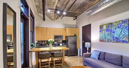 Gorgeous Ultramodern 2BR Loft + Patio