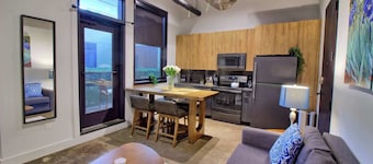 Gorgeous Ultramodern 2BR Loft + Patio