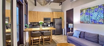 Gorgeous Ultramodern 2BR Loft + Patio