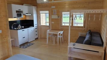 Bungalow | Área de sala de estar | Televisión de pantalla plana