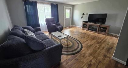 Quiet Country Cottage with access to 396 acres of Audubon native prairie land