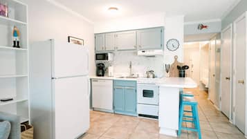 Micro-ondes, four, plaque de cuisson, lave-vaisselle