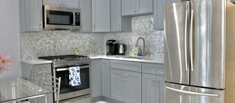 15 Minutes From Manhattan Private 2-Bedroom in Astoria Queens/LIC