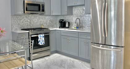 15 Minutes From Manhattan Private 2-Bedroom in Astoria Queens/LIC