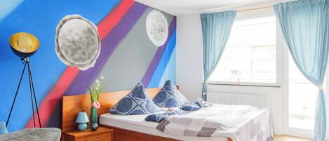 3 bedrooms, in-room safe, desk, iron/ironing board
