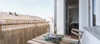 - Stellar Haven Deluxe with Cosmic Design - 3-Room Space-Themed Apartment 75 qm-