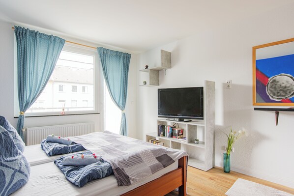 3 bedrooms, in-room safe, desk, iron/ironing board