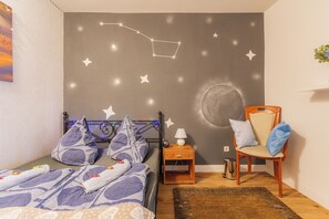 3 bedrooms, in-room safe, desk, iron/ironing board