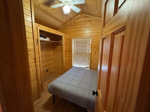 1 bedroom, desk, WiFi, bed sheets